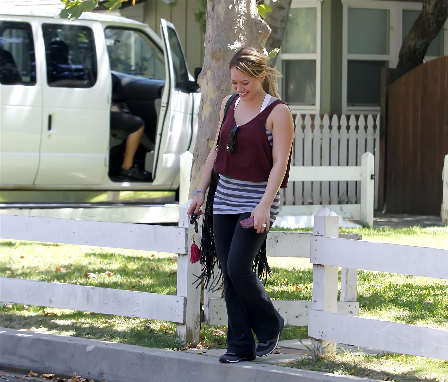 Hilary Duff pregnant star arriving for a yoga class | Picture 67684